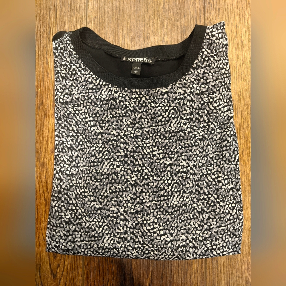 Express micromesh pattern crew neck top size small